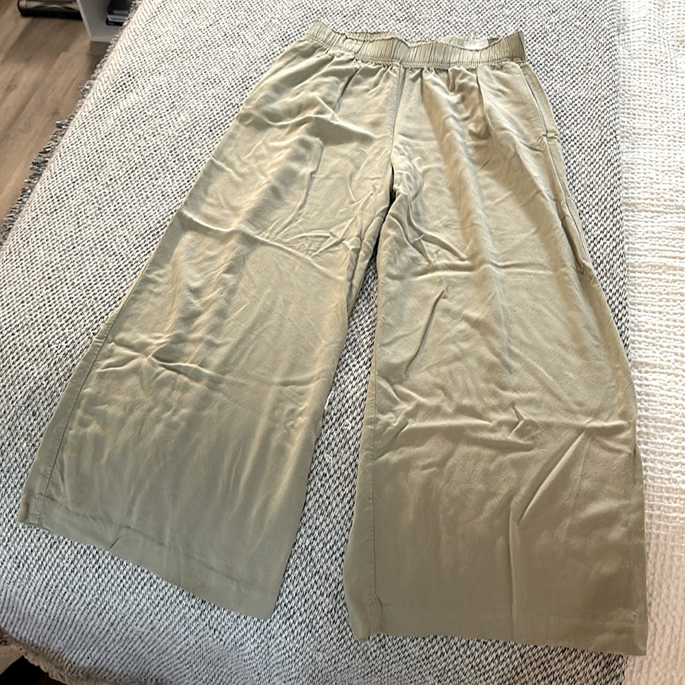 Kaki colored linen pants
